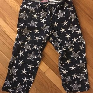 Vineyard vines navy capris with white starfish